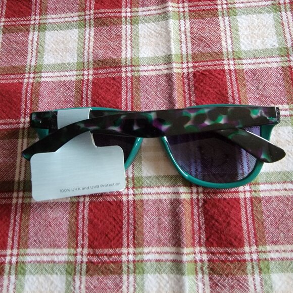 Sunglasses by Foster Grant Multi-color Frames Gray Lenses - Picture 2 of 4